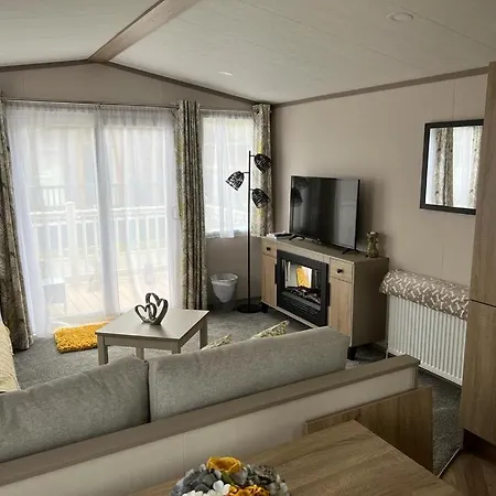 Lazy Bunny With Hot Tub * Malton