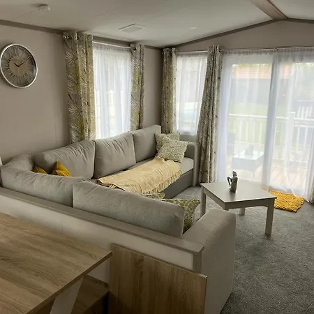 Lazy Bunny With Hot Tub Casa de Férias