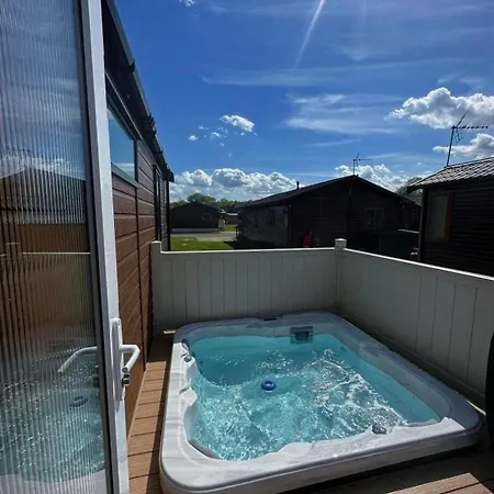 Lazy Bunny With Hot Tub * Malton